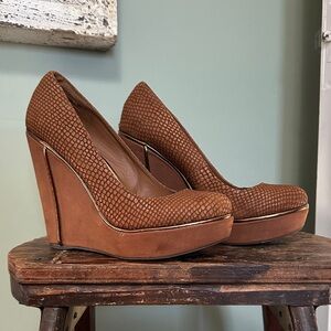 levity Brown Faux Leather Snakeskin Wedge Platform Heels